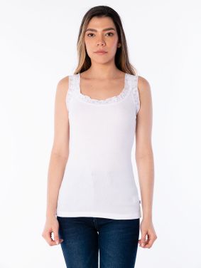 Top Escote Con Encaje