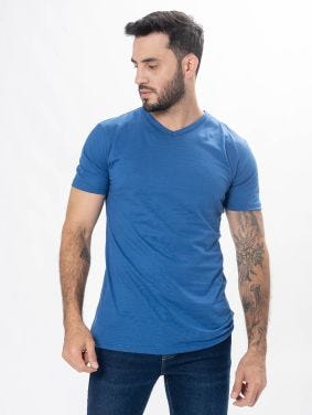 Camiseta Básica Slim Cuello V